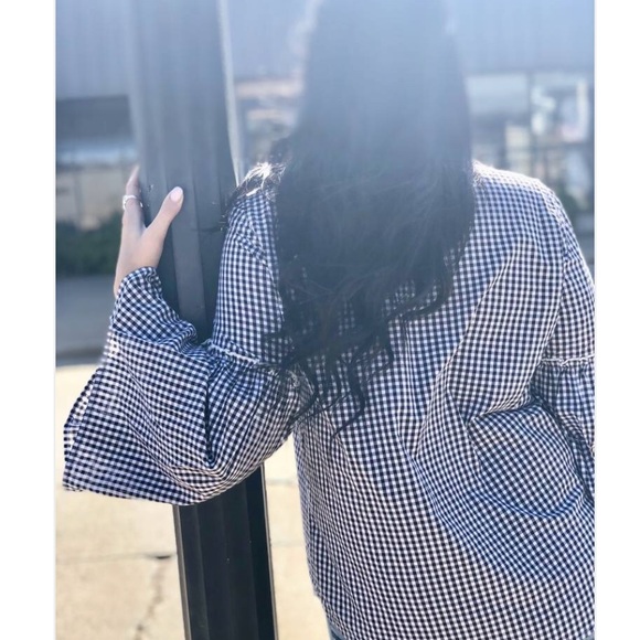 Lorraine Bell Sleeve Button Up Size Medium NWT - Picture 3 of 6